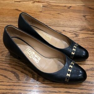 Salvatore Ferragamo Avella leather cap toe pump 7 B